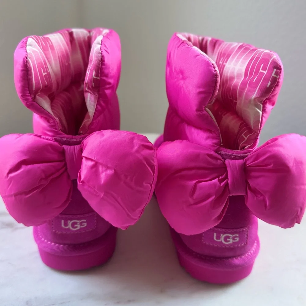 UGG Kid’s Bailey Bow Maxi Boots Pink . Size 5